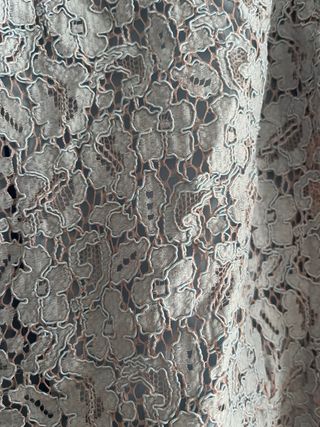 Chaqueta Zara encaje gris y azul.