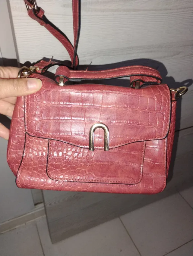 Bolso de mano efecto piel cocodrilo