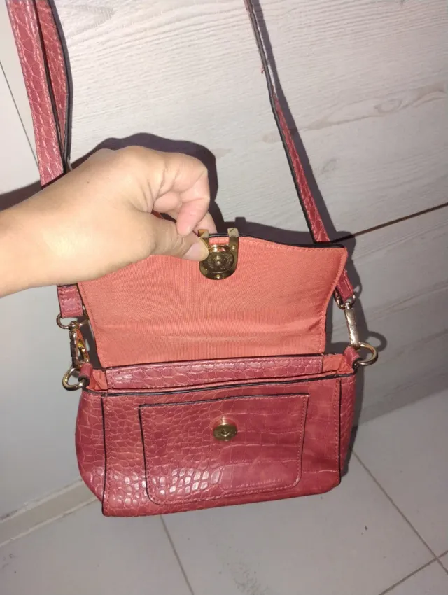Bolso de mano efecto piel cocodrilo