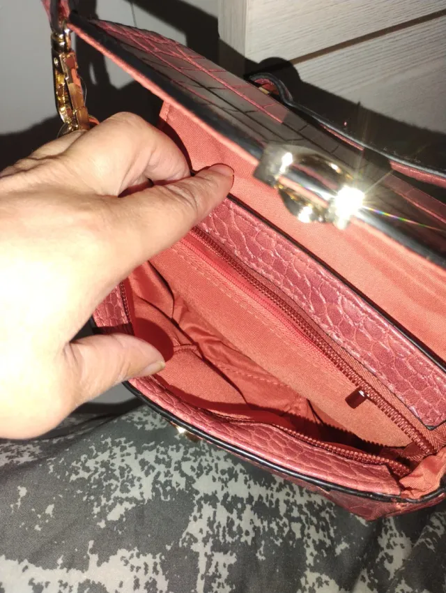 Bolso de mano efecto piel cocodrilo