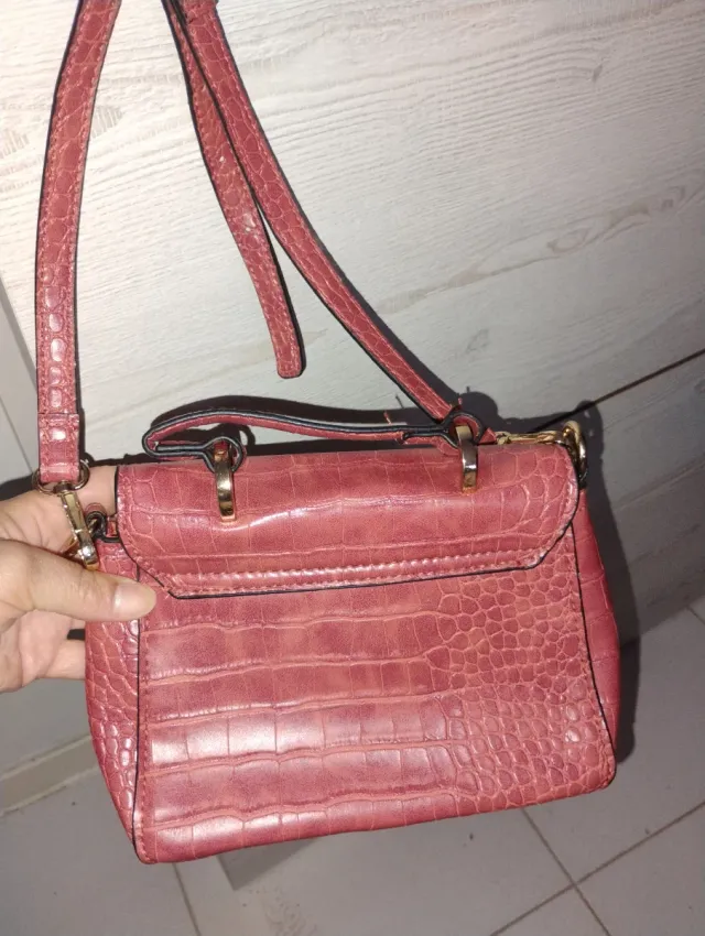 Bolso de mano efecto piel cocodrilo