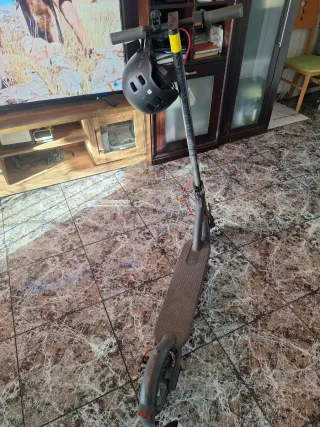 Patinete eléctrico gris