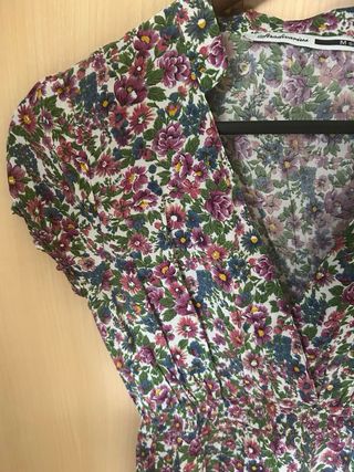 Vestido flores Stradivarius talla M