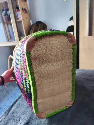 Cesta/bolsa natural tejida a mano.