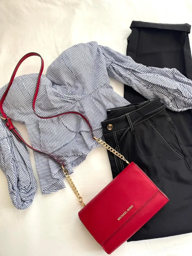 Blusa Rayas Azul y Negra hombros descubiertos L