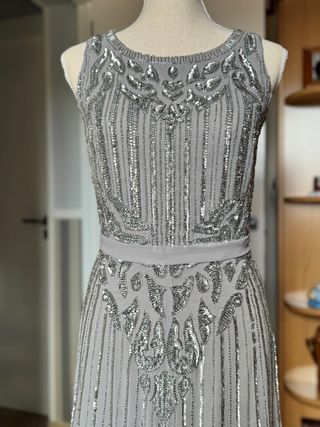 Vestido de fiesta plateado gasa con pedrería