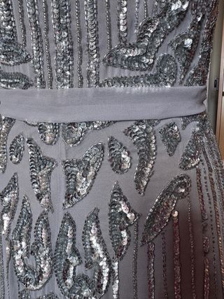 Vestido de fiesta plateado gasa con pedrería