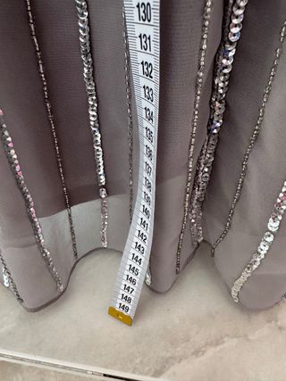 Vestido de fiesta plateado gasa con pedrería