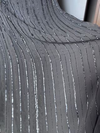 Vestido de fiesta plateado gasa con pedrería