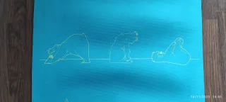 Colchoneta de yoga azul con dibujos