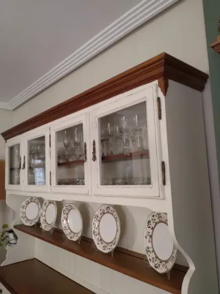 Portavaso a parete con vetrine