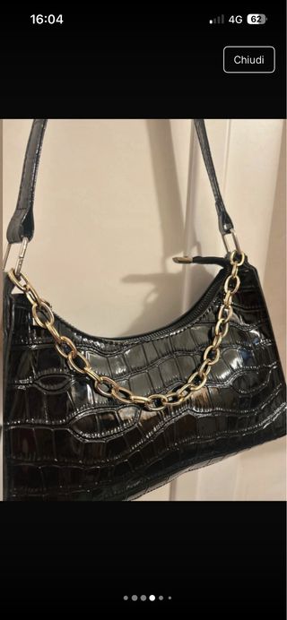 Borsetta nera spalla catenina dorata