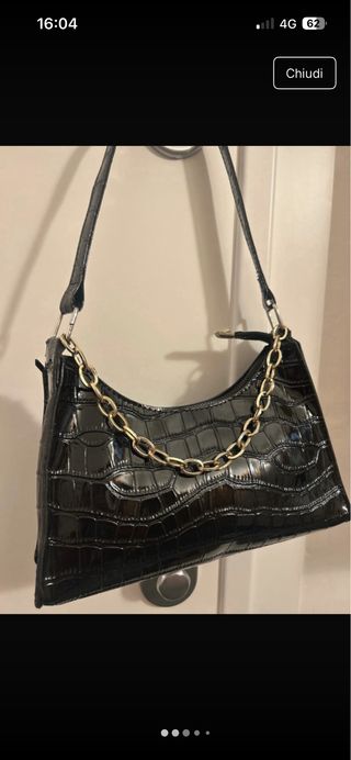 Borsetta nera spalla catenina dorata