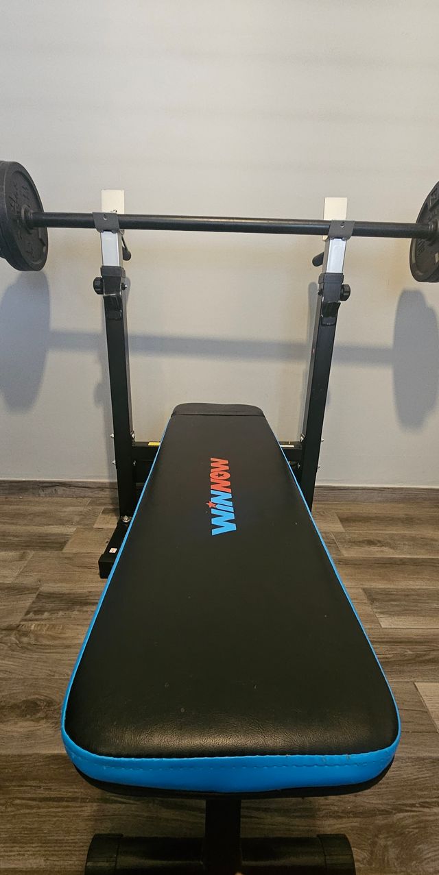 Banco de pesas con barra y discos