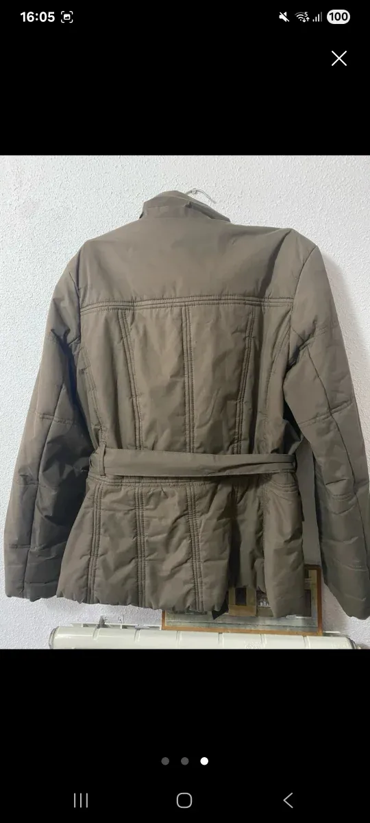 Parka verde oliva con cinturón