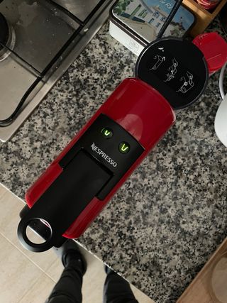 Cafetera Nespresso DeLonghi Roja