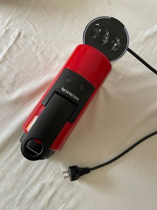 Cafetera Nespresso DeLonghi Roja