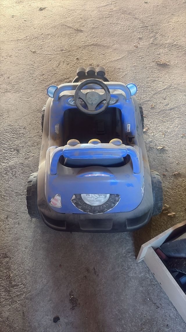 Coche eléctrico infantil azul