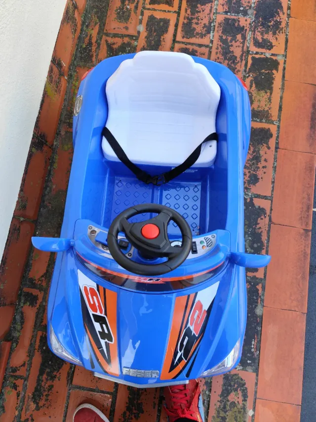 Coche eléctrico infantil azul