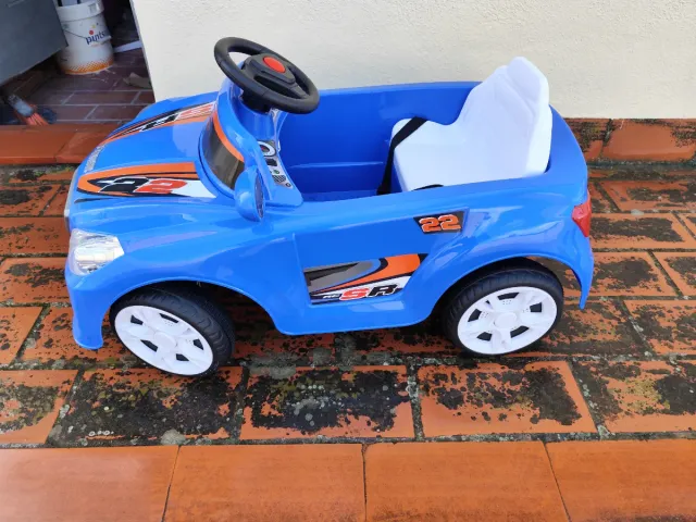 Coche eléctrico infantil azul