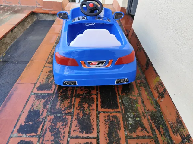 Coche eléctrico infantil azul