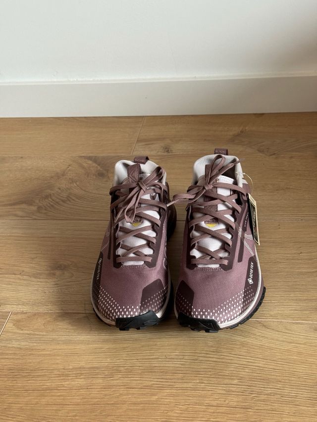 Zapatillas Trail Nike GoreTex rosa palo NUEVAS