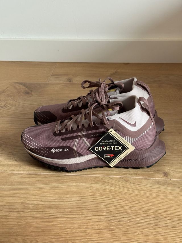 Zapatillas Trail Nike GoreTex rosa palo NUEVAS
