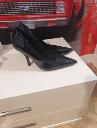 Zapatos de tacón Zara charol negros
