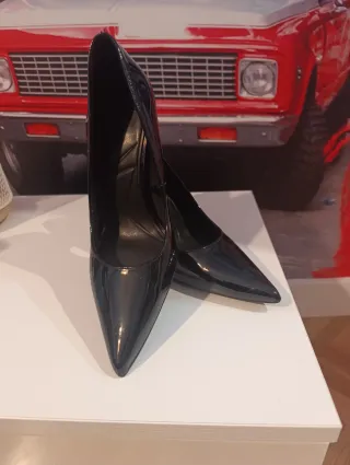 Zapatos de tacón Zara charol negros