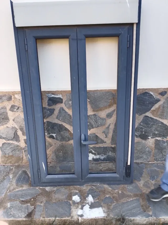 Ventana Tecnal Gris Doble Hoja