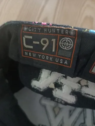 Gorra NY con salpicaduras multicolor