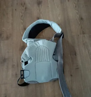 Mochila porta bebés gris