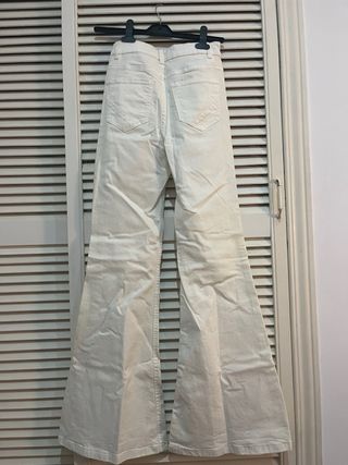 Pantalón vaquero acampanado blanco Talla S nuevo