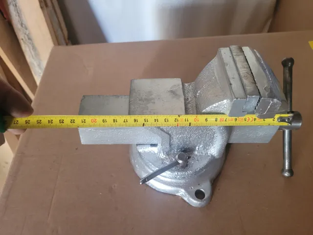 Tornillo de banco metálico