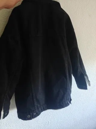 Chaqueta vaquera negra forrada bershka
