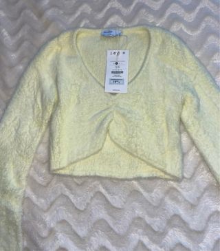 Jersey Bershka corto amarillo Talla S
