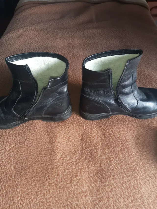 Botas de cuero negras con cremallera