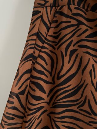 Pantalón Zara estampado print.