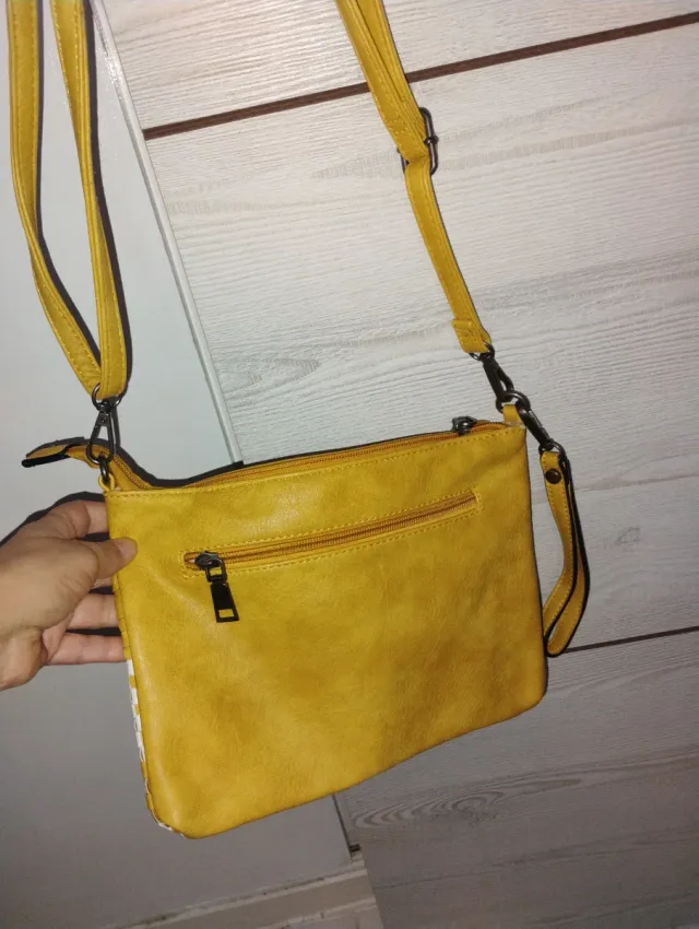 Bolso tejido blanco y amarillo