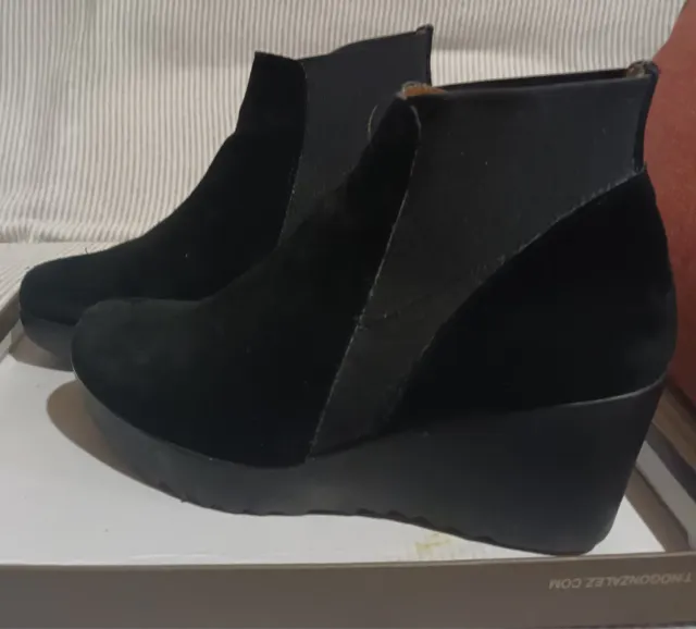 Botines de cuña negros elegantes