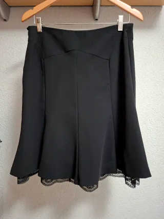 Falda negra evasé con puntilla Talla 38