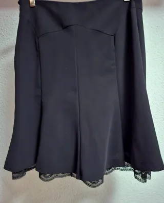 Falda negra evasé con puntilla Talla 38