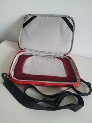 Funda portátil/tablet roja con diseño para 11"