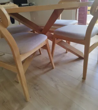 Mesa redonda de madera