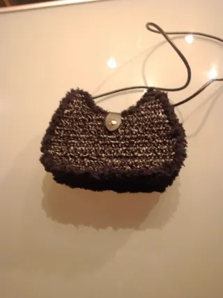 Borsetta fatta a mano in fettuccia effetto pelle