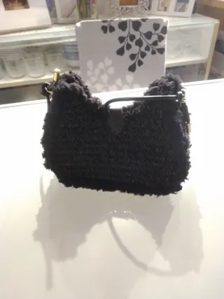 Borsetta fatta a mano in fettuccia effetto pelle