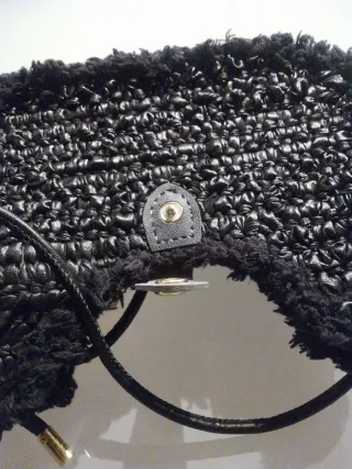 Borsetta fatta a mano in fettuccia effetto pelle