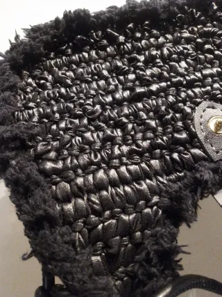 Borsetta fatta a mano in fettuccia effetto pelle