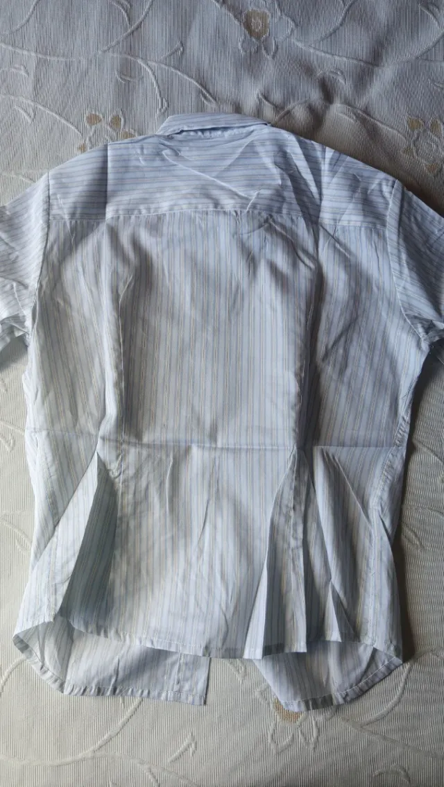 Camisa Carolina Herrera Rayas Azul y Blanca.