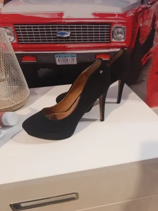 Zapatos de salón negros tacón